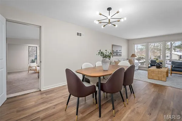 $785,000 | 31 Bon Hills Drive, St. Louis, MO 63132