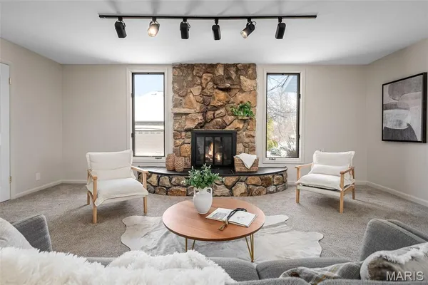 $785,000 | 31 Bon Hills Drive, St. Louis, MO 63132