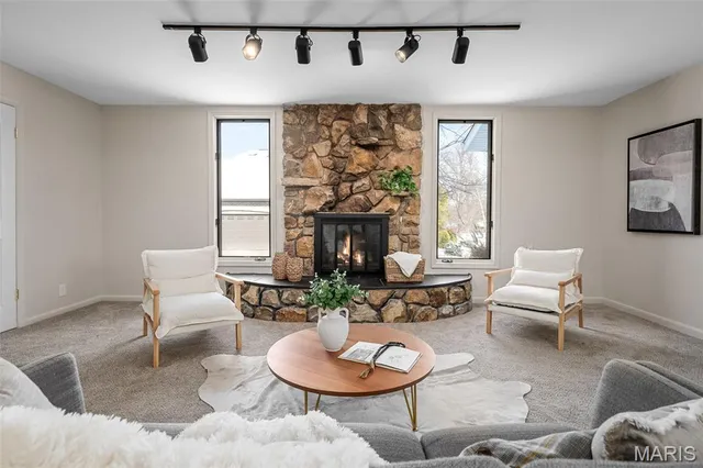 $800,000 | 31 Bon Hills Drive, St. Louis, MO 63132