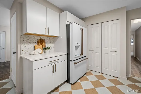 $785,000 | 31 Bon Hills Drive, St. Louis, MO 63132