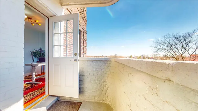 $399,000 | 143-50 Hoover Avenue, Unit 507 | Briarwood