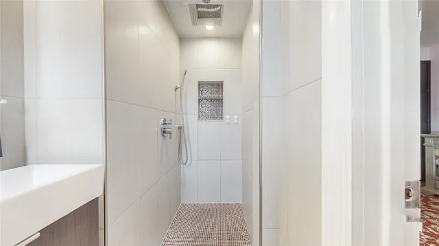 $399,000 | 143-50 Hoover Avenue, Unit 507 | Briarwood