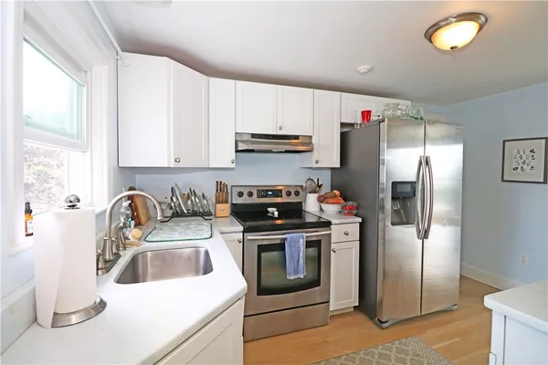 $3,300 | 249 Tuckerman Avenue, Unit 2, Middletown, RI 02842