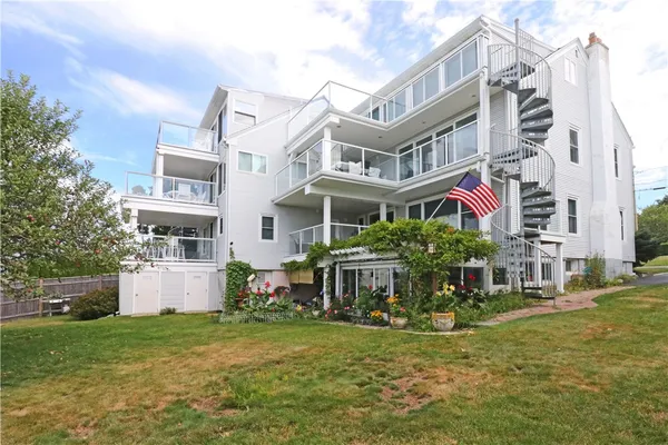 $3,300 | 249 Tuckerman Avenue, Unit 2, Middletown, RI 02842