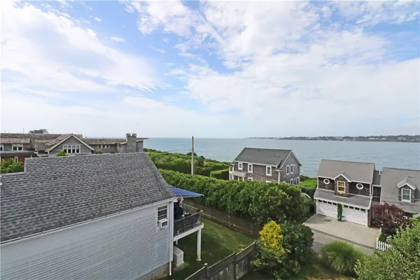 $3,300 | 249 Tuckerman Avenue, Unit 2, Middletown, RI 02842