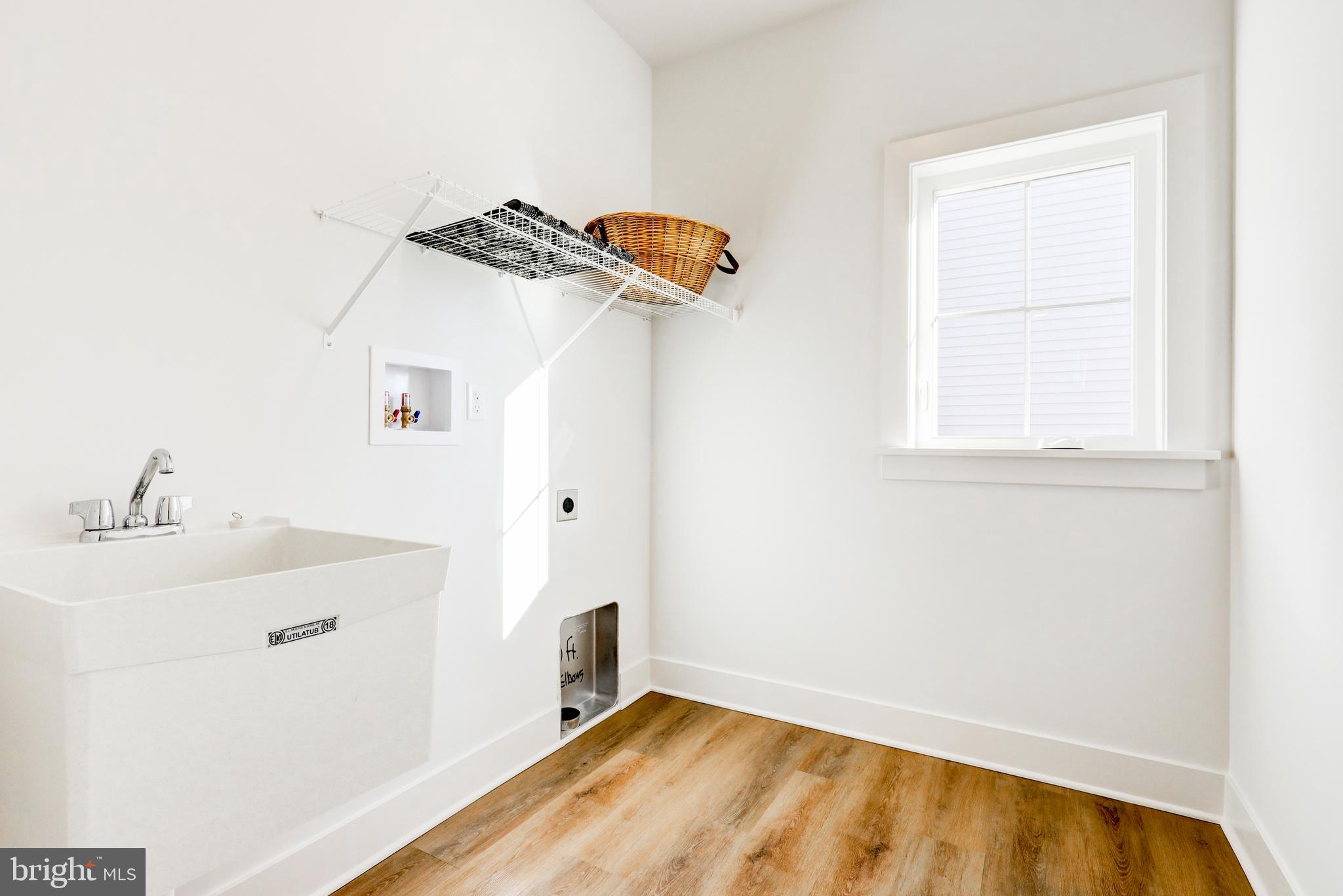 220 Parkside Place Lancaster, PA 17602 - Photo 21 of 49 a view of bathroom