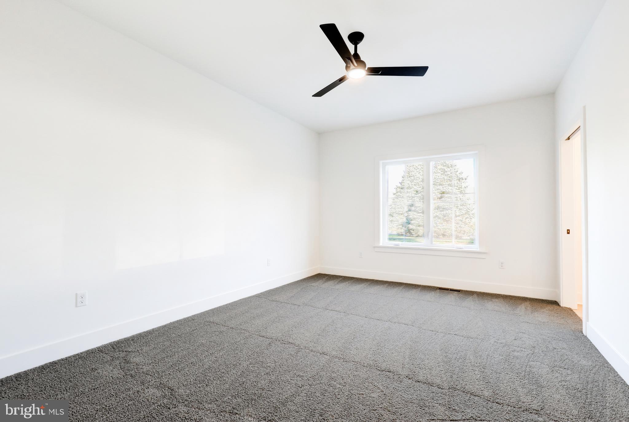 220 Parkside Place Lancaster, PA 17602 - Photo 22 of 49 an empty room with a window