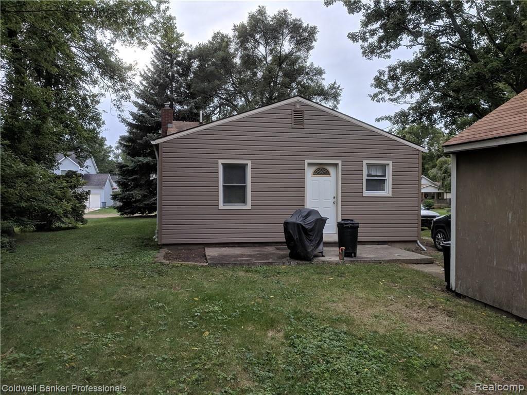 3077 York Rochester, MI 48309 - Photo 29 of 31 Rear of House.jpg
