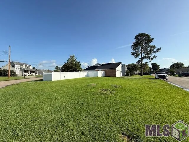 $284,500 | 51 Dunleith Drive, Destrehan, LA 70047