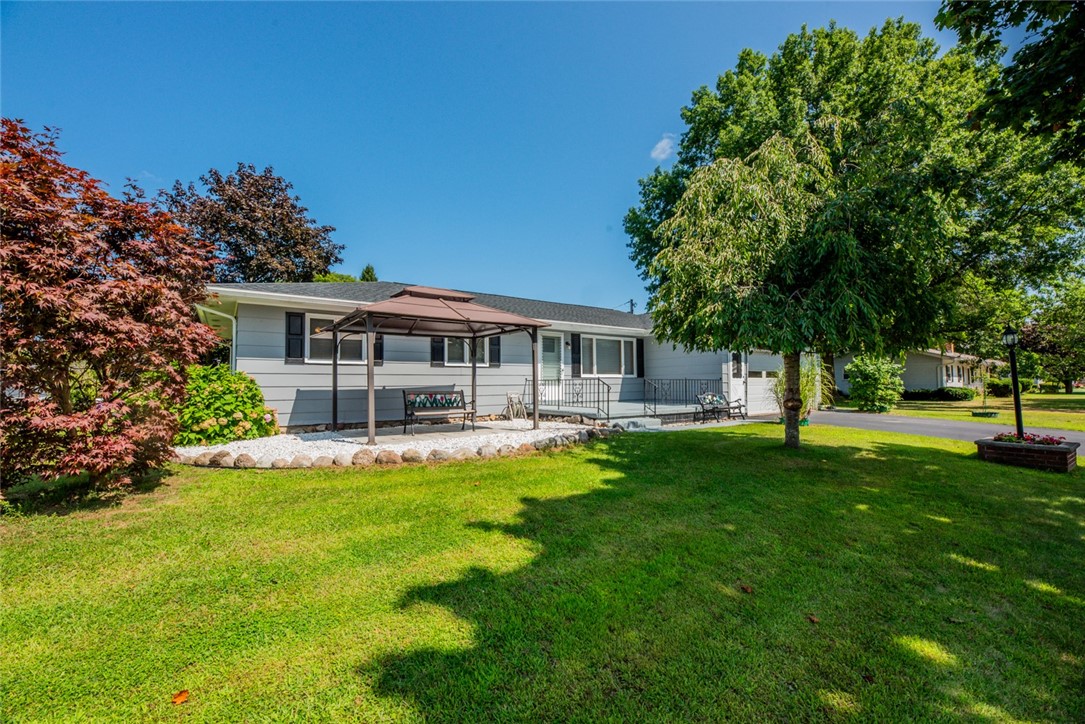 330 Carlsam Drive Irondequoit, NY 14609 - Photo 3 of 43