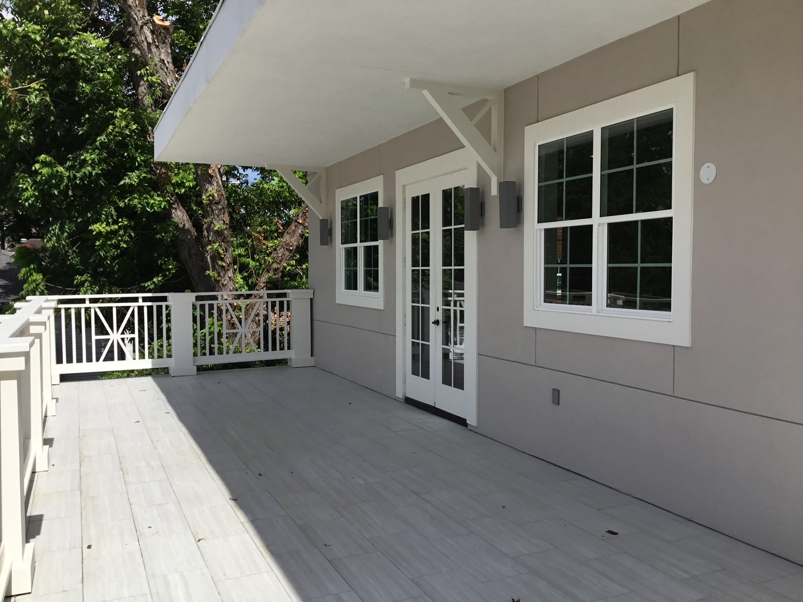 1116 Bartlett Street, Unit B Houston, TX 77006 - Photo 12 of 22 a view of a house with deck