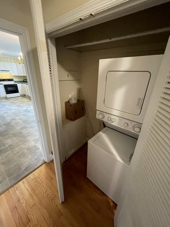 200 East Drewry Lane Raleigh, NC 27609 - Photo 10 of 22 a utility room with dryer and washer