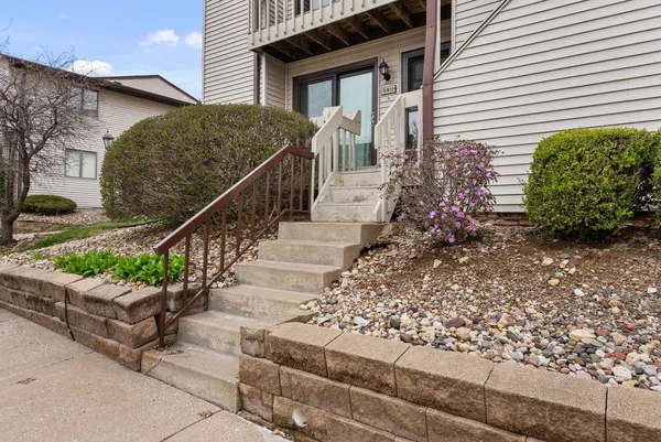 $122,500 | 5911 36th Ave Court, Unit 16, Moline, IL 61265