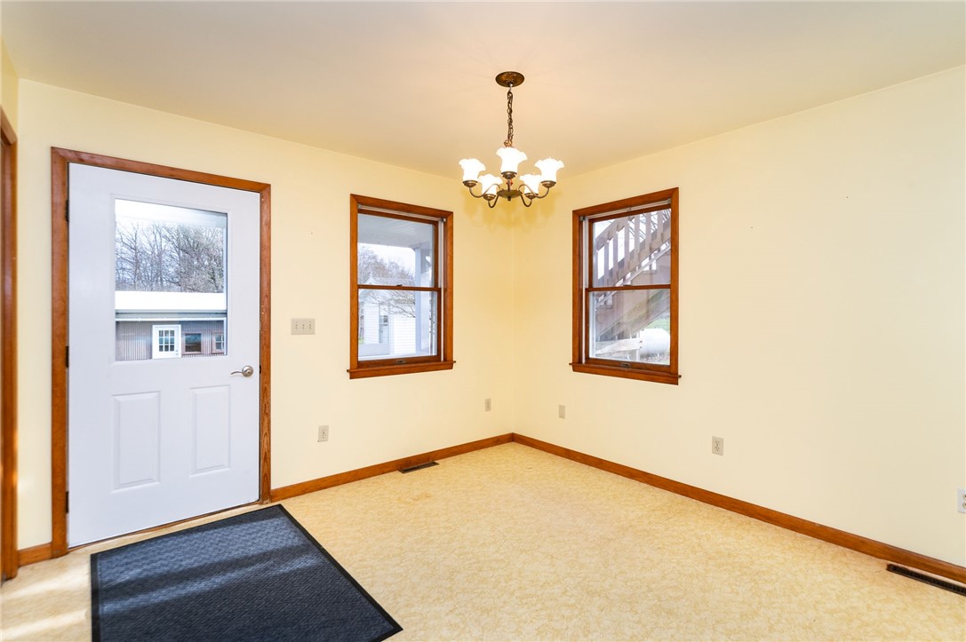 1153 Wyoming Road Covington, NY 14591 - Photo 5 of 36 Dining area