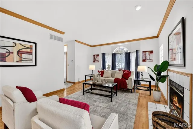 $299,900 | 5782 Kingsbury Place, St. Louis, MO 63112