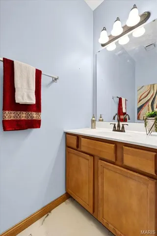 $299,900 | 5782 Kingsbury Place, St. Louis, MO 63112