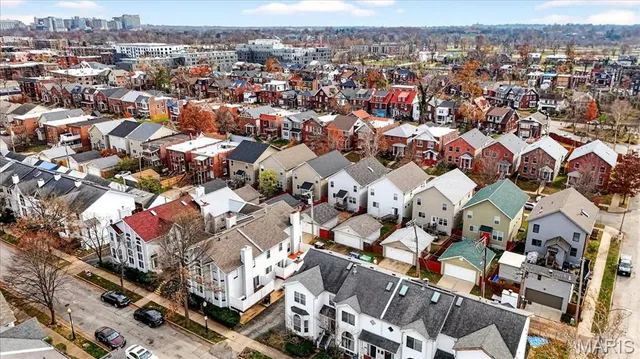 $299,900 | 5782 Kingsbury Place, St. Louis, MO 63112