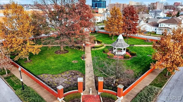 $299,900 | 5782 Kingsbury Place, St. Louis, MO 63112