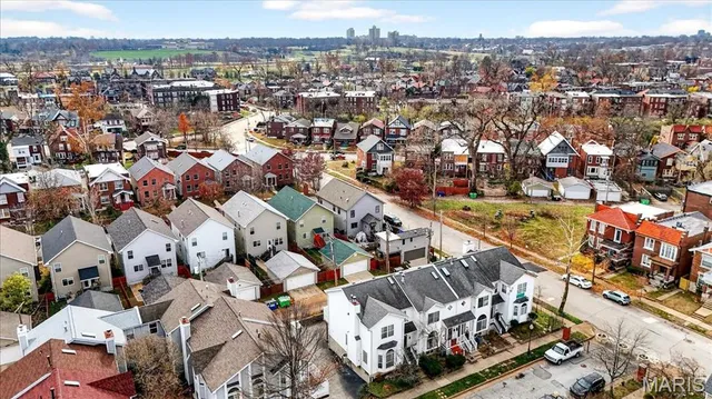 $299,900 | 5782 Kingsbury Place, St. Louis, MO 63112