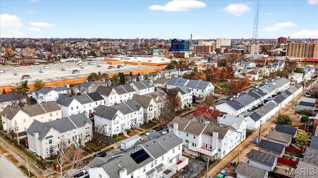 $299,900 | 5782 Kingsbury Place, St. Louis, MO 63112