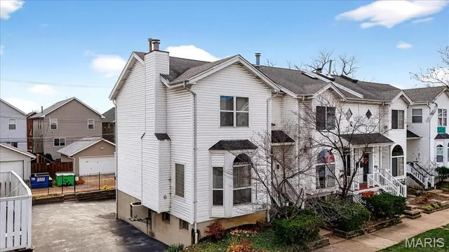$299,900 | 5782 Kingsbury Place, St. Louis, MO 63112