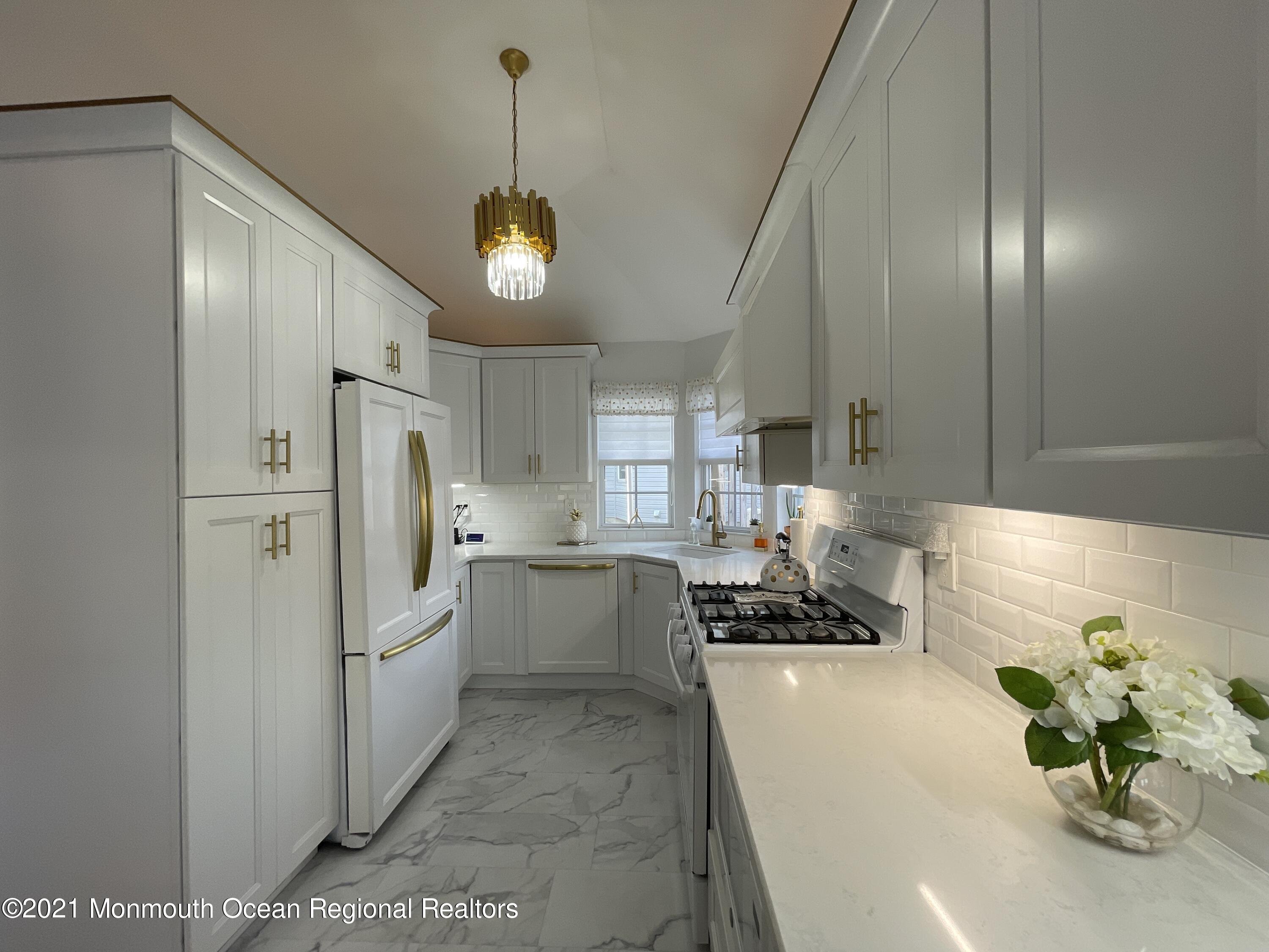 51 Kentucky Way Freehold, NJ 07728 - Photo 11 of 23 DJI_20211216_140505_998