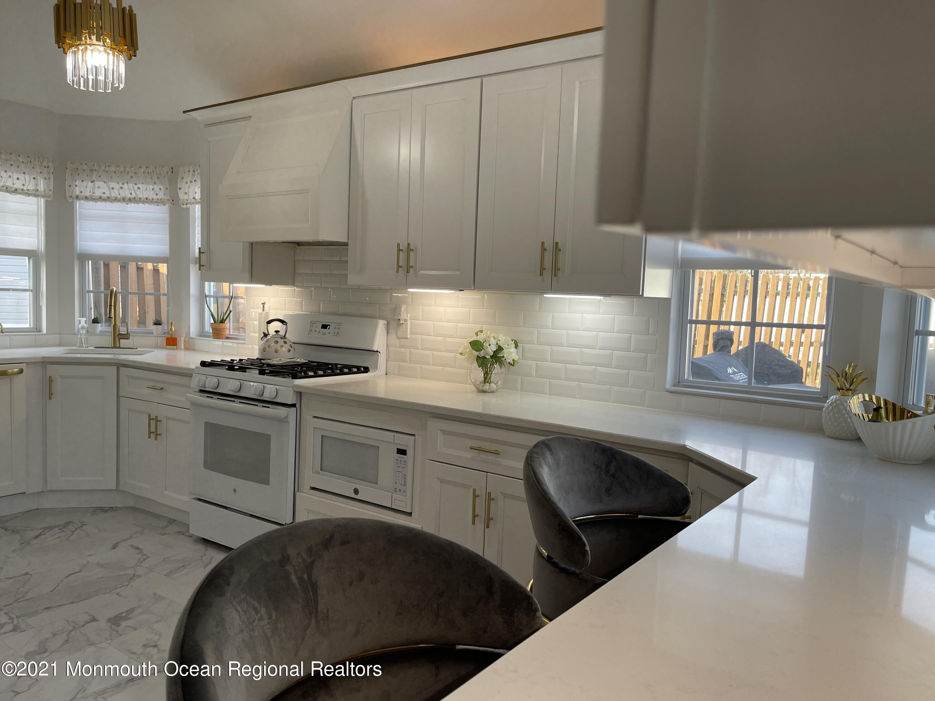 51 Kentucky Way Freehold, NJ 07728 - Photo 12 of 23 DJI_20211216_141238_054