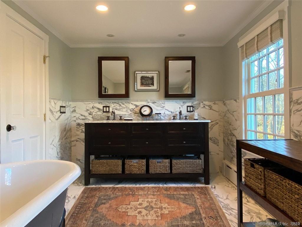 231 Turtle Back Road New Canaan, CT 06840 - Photo 19 of 29 Primary Bathroom