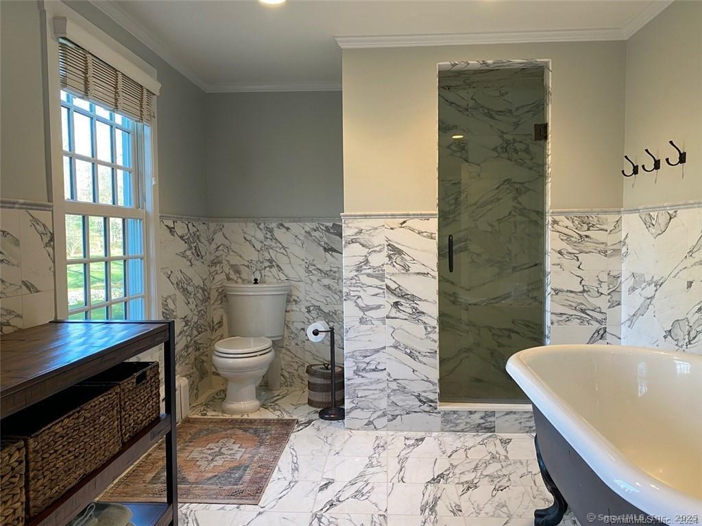 231 Turtle Back Road New Canaan, CT 06840 - Photo 20 of 29 Primary bathroom