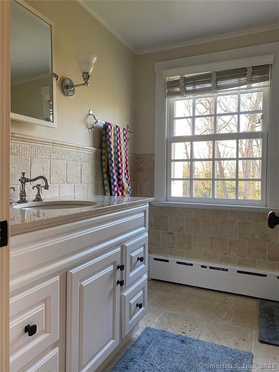 231 Turtle Back Road New Canaan, CT 06840 - Photo 24 of 29 Bathroom 2nd floor