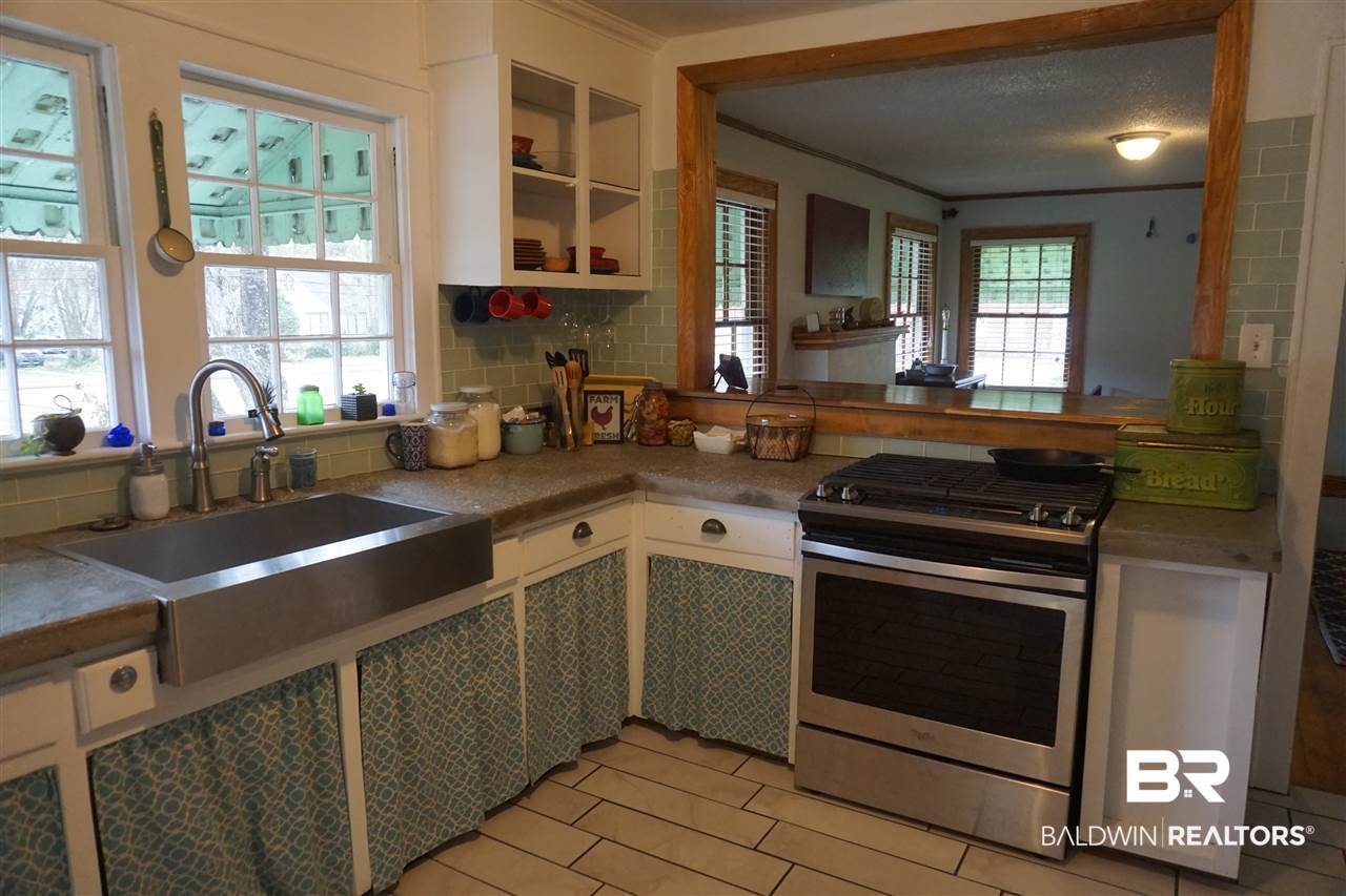 307 Weinacker Avenue Mobile, AL 36604 - Photo 14 of 26 Stainless Steel Appliance