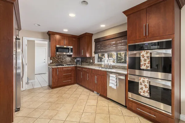 $525,000 | 28909 Hidden Trail, Farmington Hills, MI 48331