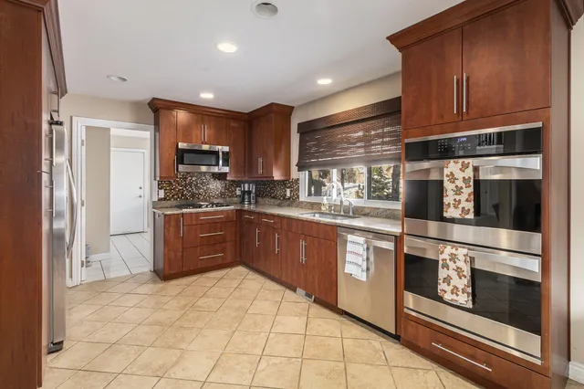 $525,000 | 28909 Hidden Trail, Farmington Hills, MI 48331