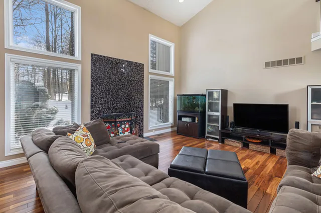 $525,000 | 28909 Hidden Trail, Farmington Hills, MI 48331