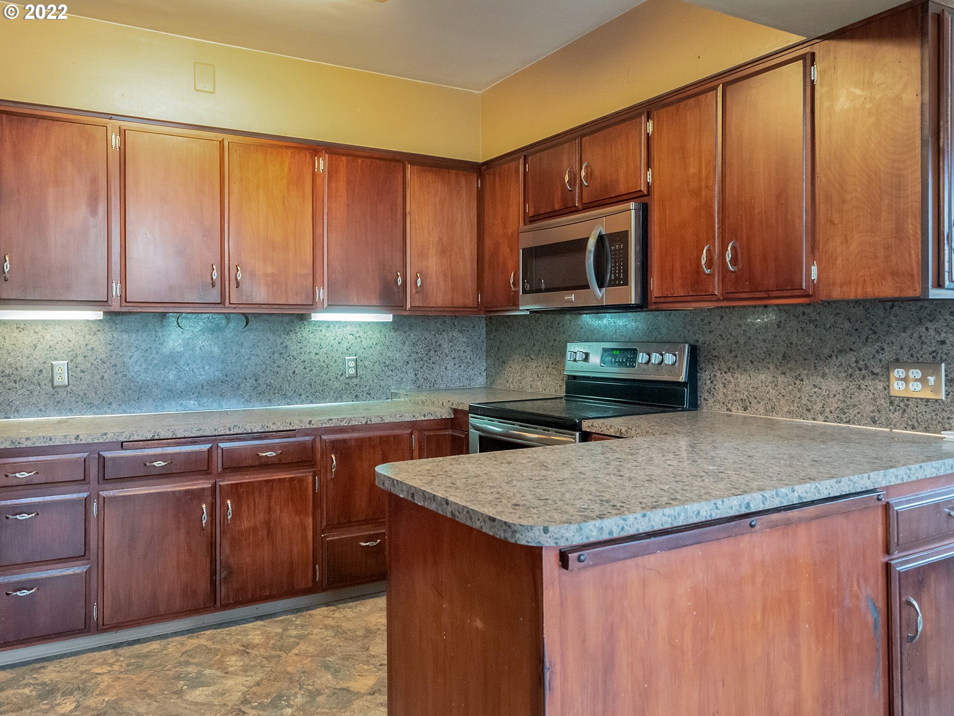 22430 Northeast Boones Ferry Road Aurora, OR 97002 - Photo 8 of 32 Gallery Image 8