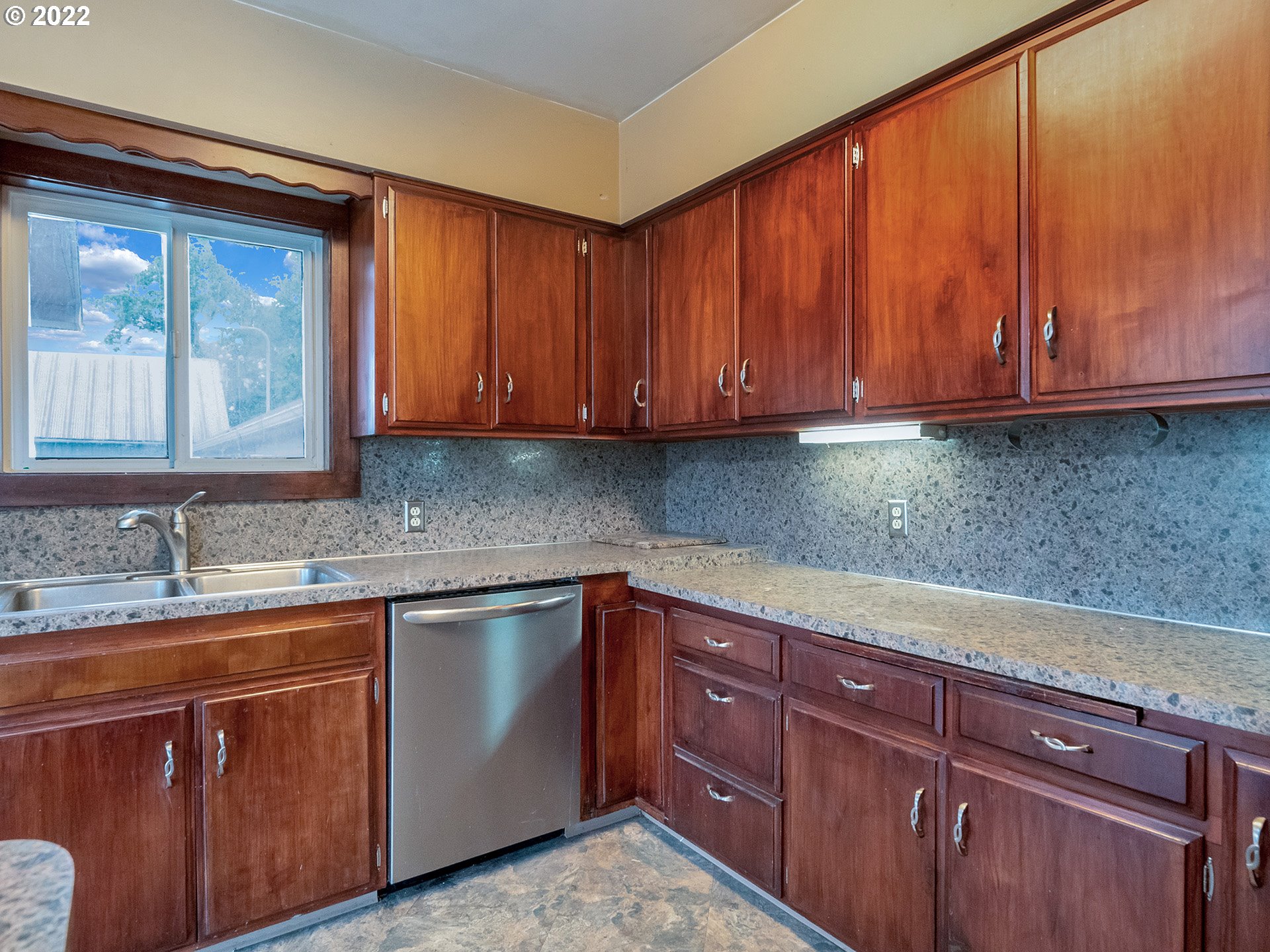 22430 Northeast Boones Ferry Road Aurora, OR 97002 - Photo 9 of 32 Gallery Image 9