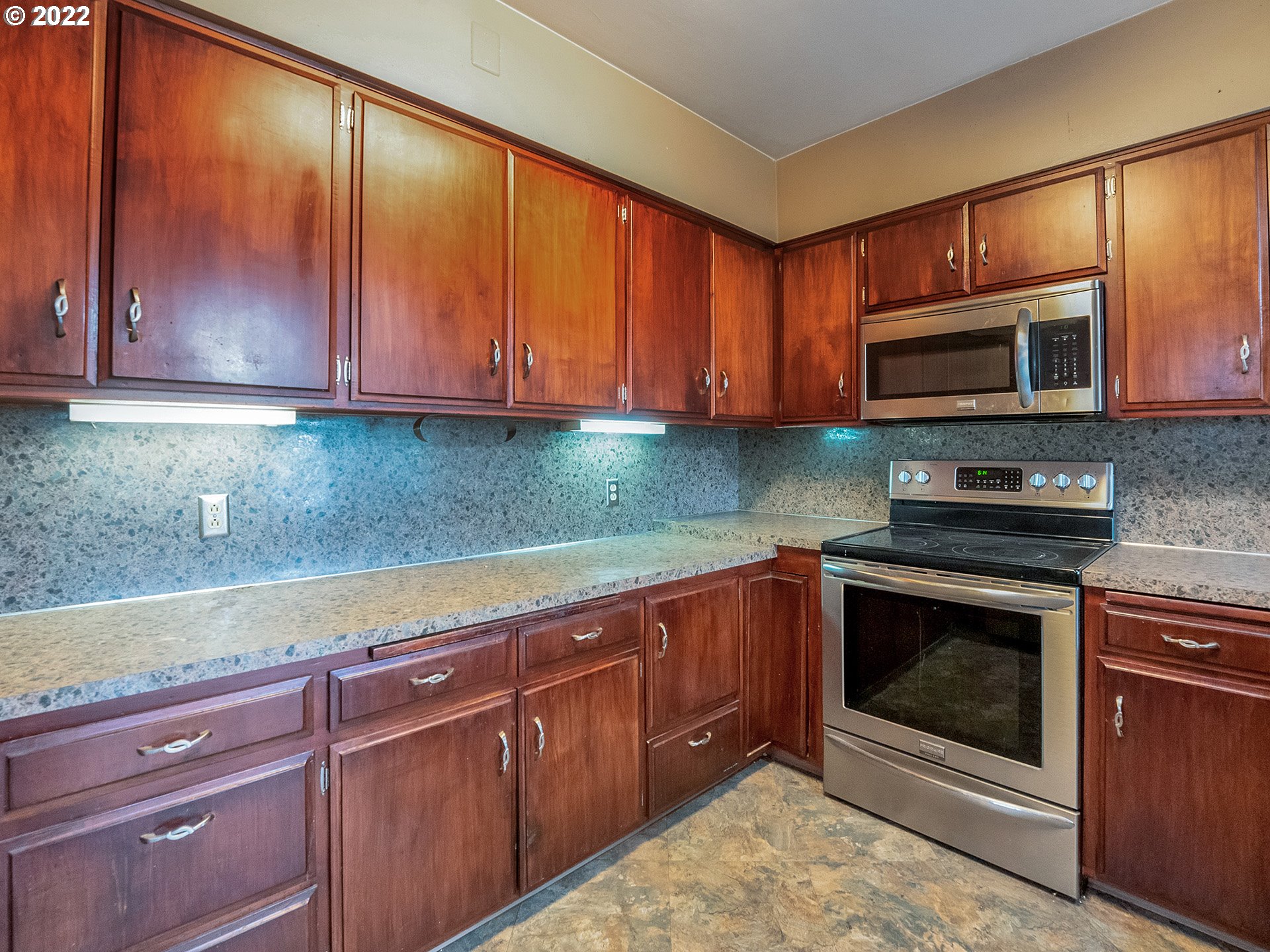 22430 Northeast Boones Ferry Road Aurora, OR 97002 - Photo 10 of 32 Gallery Image 10