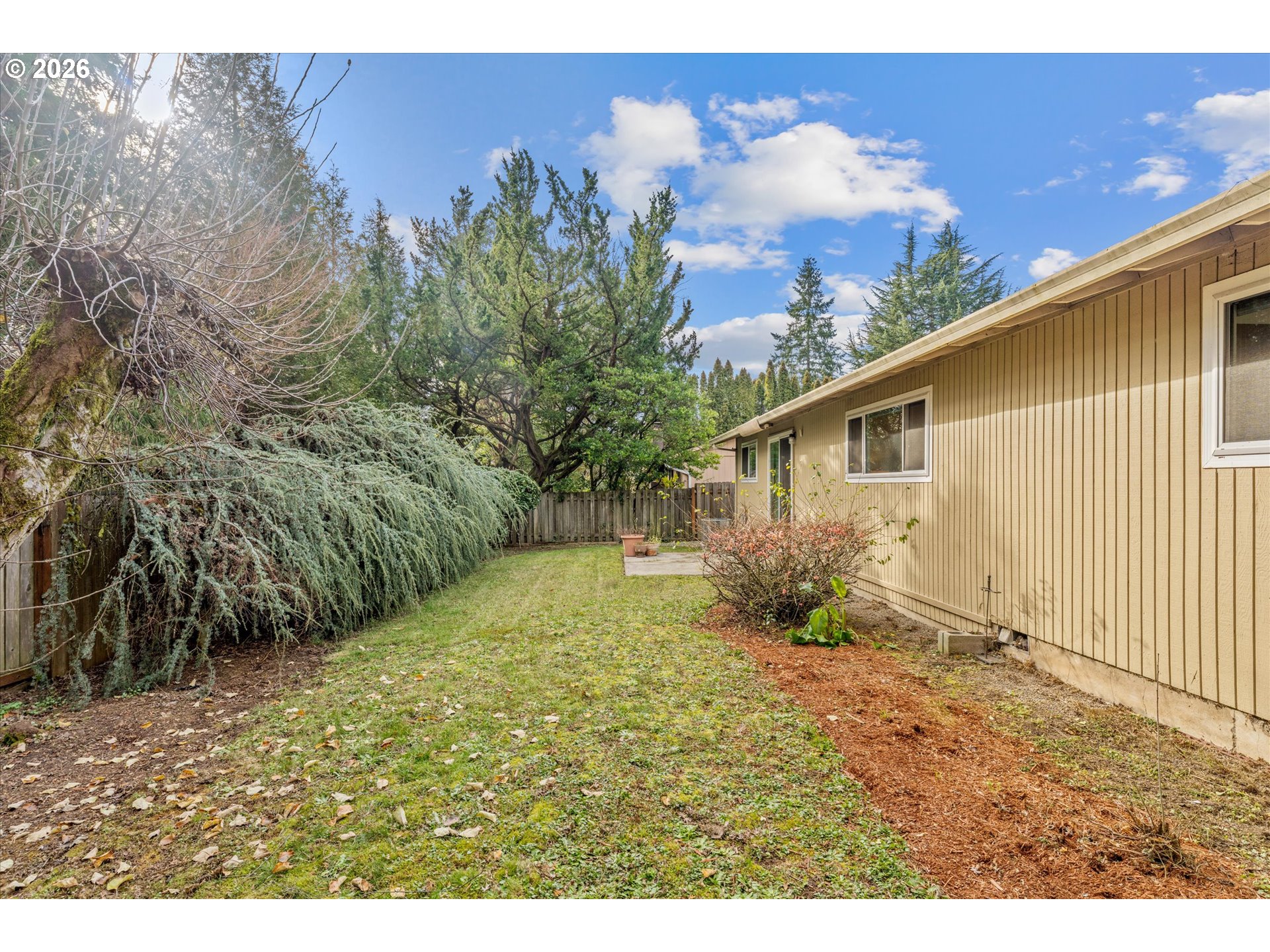 6740 Southwest Hyland Way Beaverton, OR 97008 - Photo 34 of 38 a backyard of a house with plants and trees