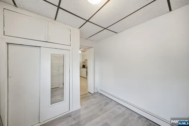 a picture of a bench in a white house