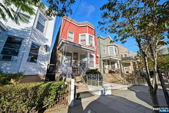 a view of livingroom with furniture