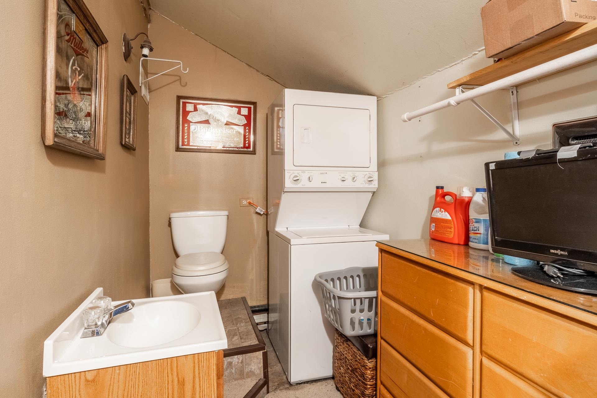 182 Davison Road Mammoth Lakes, CA 93546 - Photo 13 of 25 a bathroom with a toilet a sink and a shower