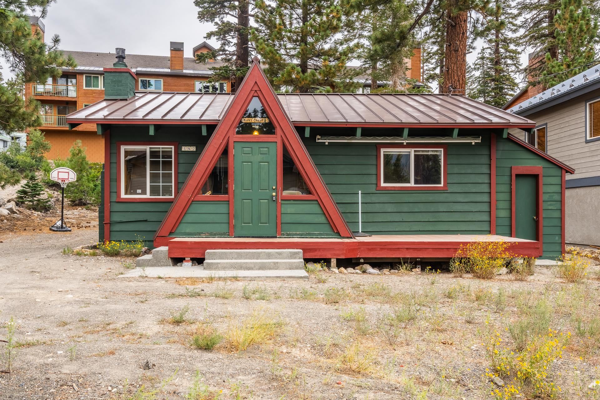 182 Davison Road Mammoth Lakes, CA 93546 - Photo 19 of 25 a view of small white house with a small park