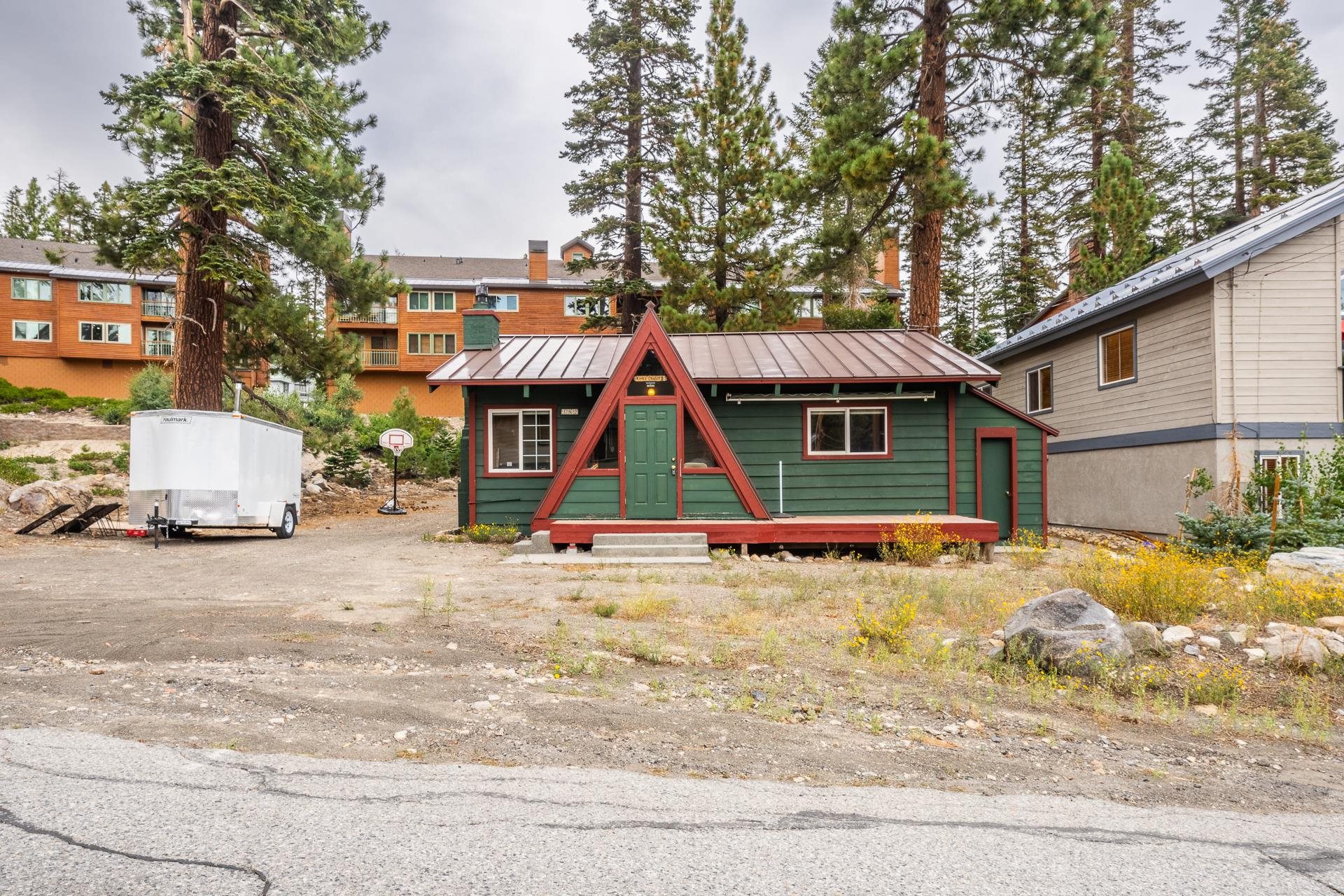 182 Davison Road Mammoth Lakes, CA 93546 - Photo 23 of 25 a view of backyard of the house
