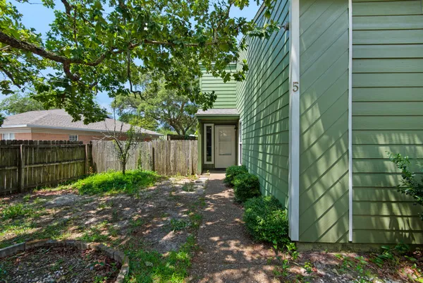 $1,625 | 62 4th Avenue, Unit 5, Shalimar, FL 32579