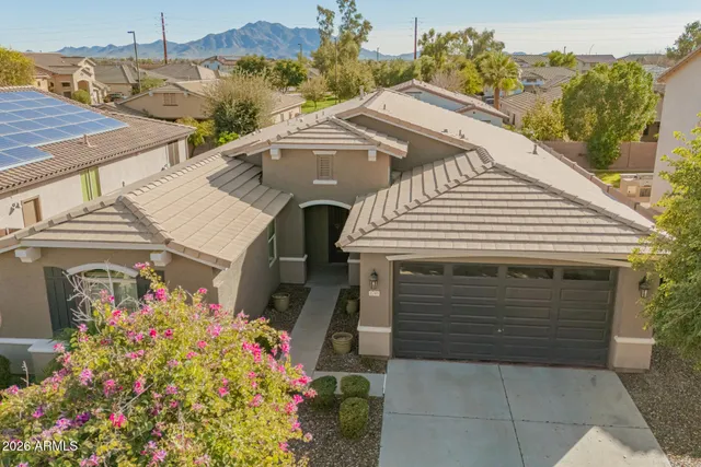 $670,000 | 2743 East Narrowleaf Drive, Gilbert, AZ 85298