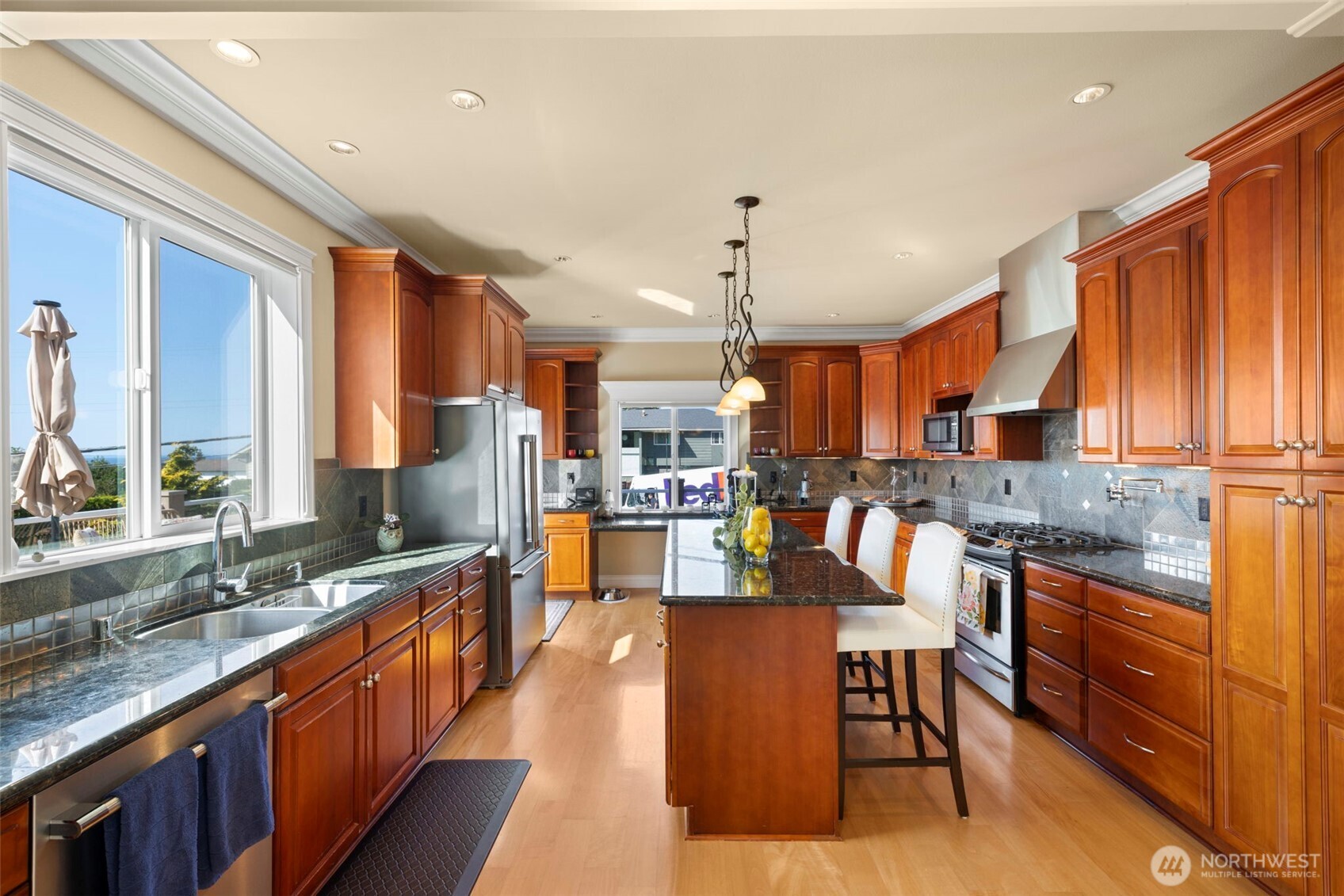 816 Walnut Street Edmonds, WA 98020 - Photo 12 of 40