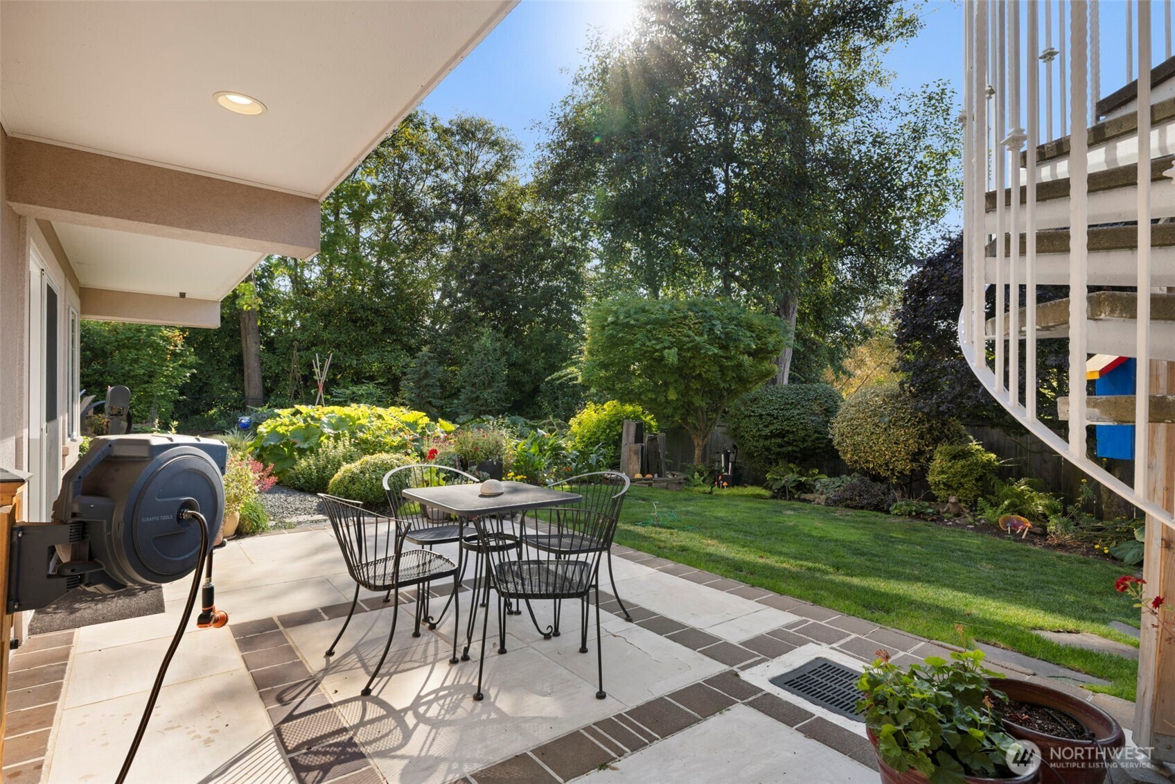 816 Walnut Street Edmonds, WA 98020 - Photo 29 of 32 a patio with garden area and patio