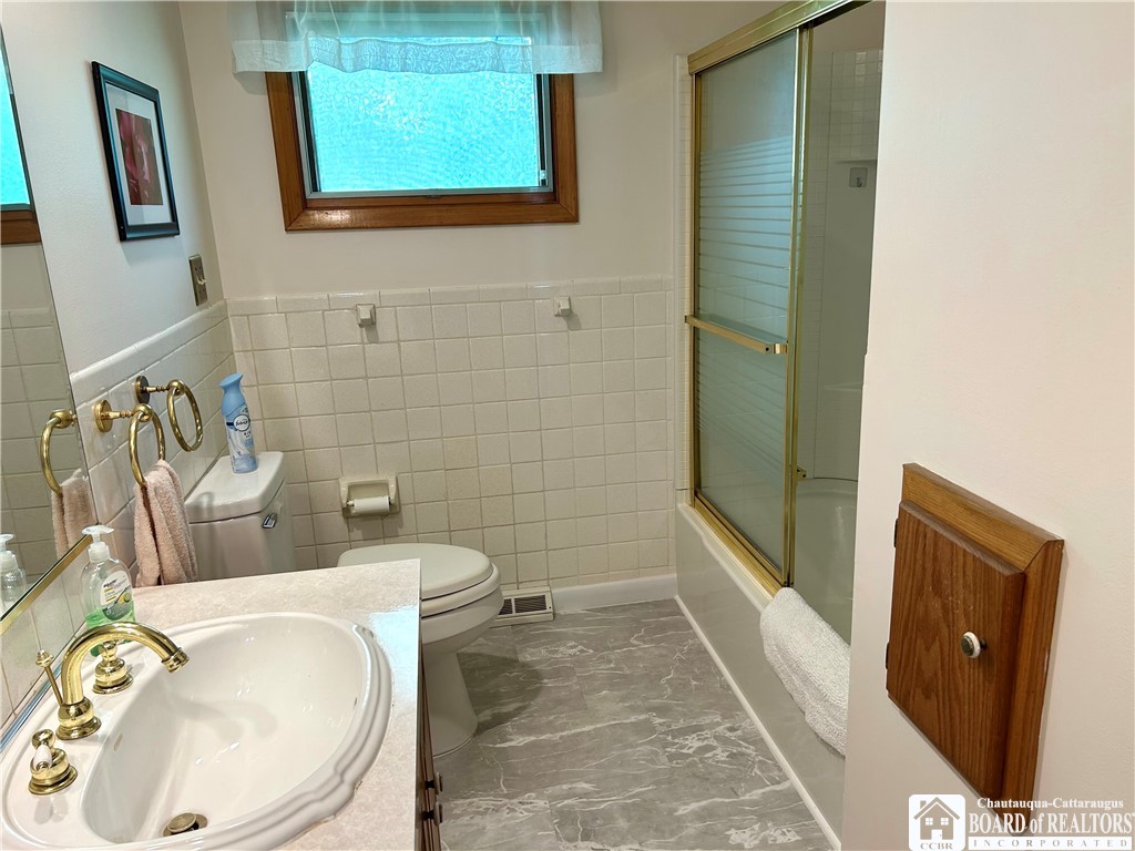 4 Oakwood Drive Cheektowaga, NY 14227 - Photo 19 of 33
