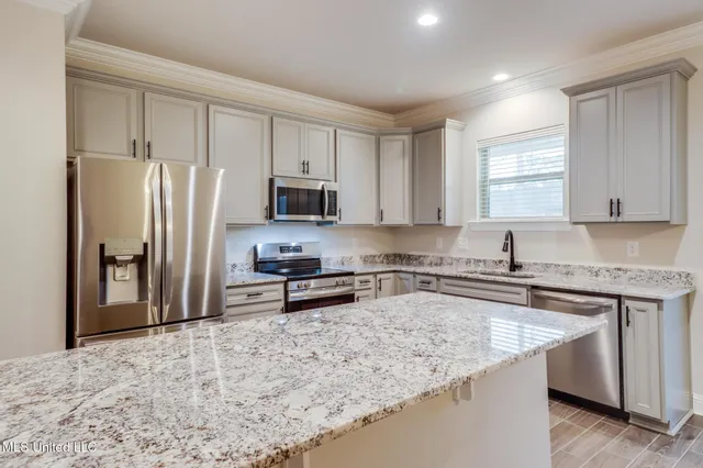 $2,575 | 856 Leeward Drive, Biloxi, MS 39532