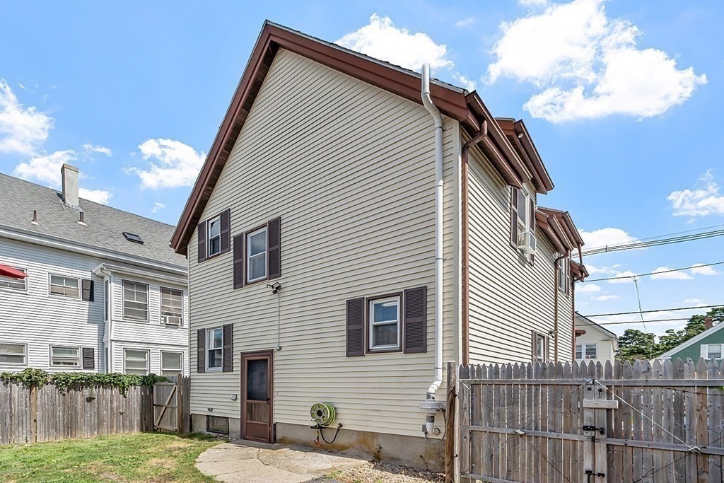 129 Maple Street Lynn, MA 01904 - Photo 5 of 36